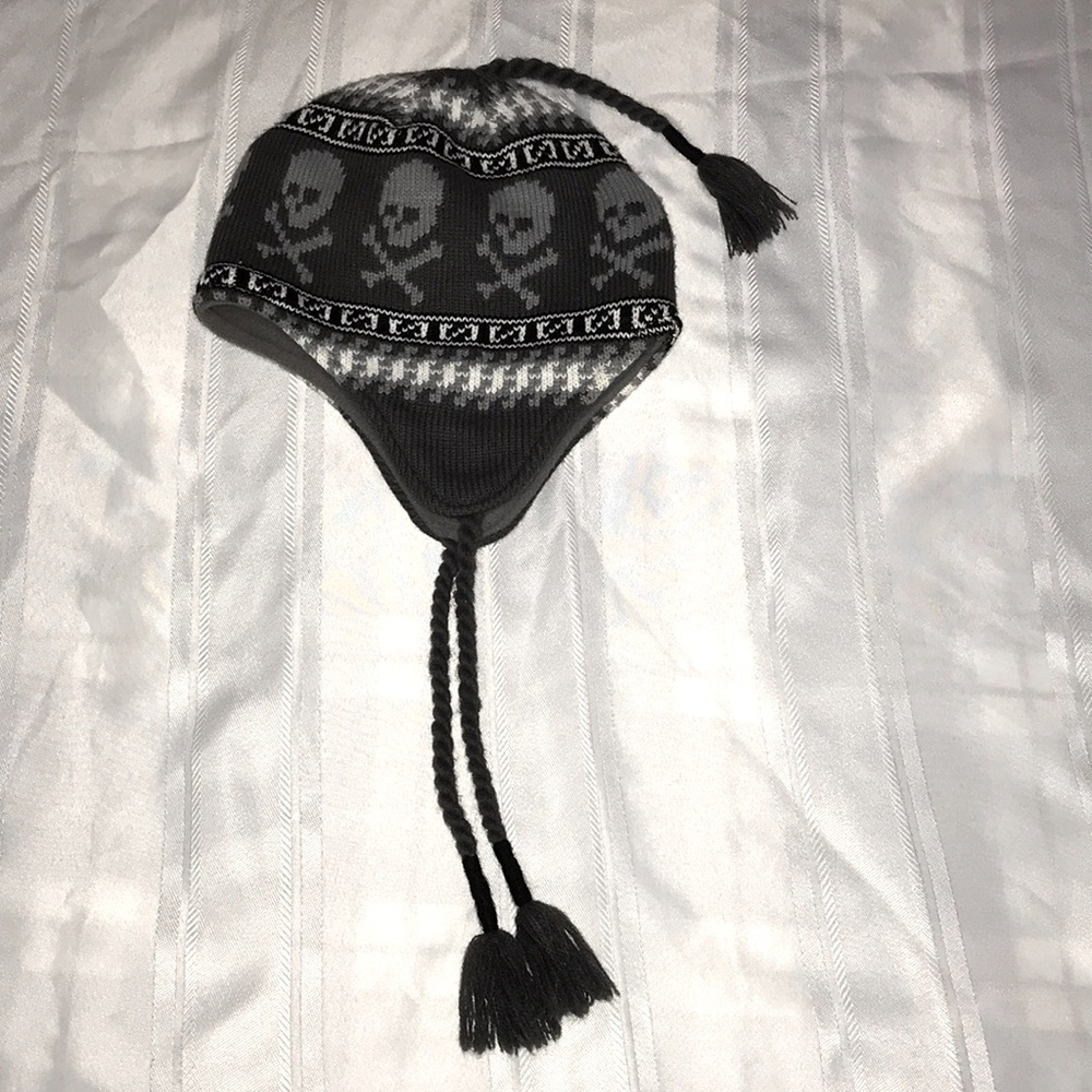 Skull and cross bones beanie
